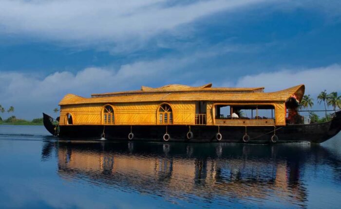 03 Nights / 04 Days Munnar – Alleppey Tour Package