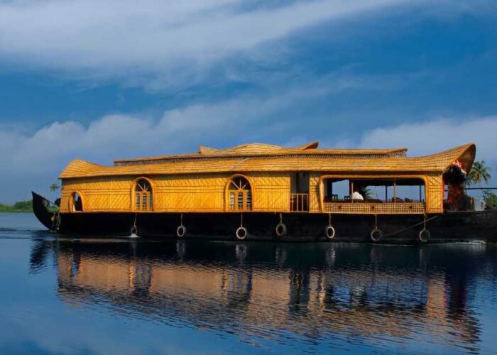 03 Nights / 04 Days Munnar – Alleppey Tour Package